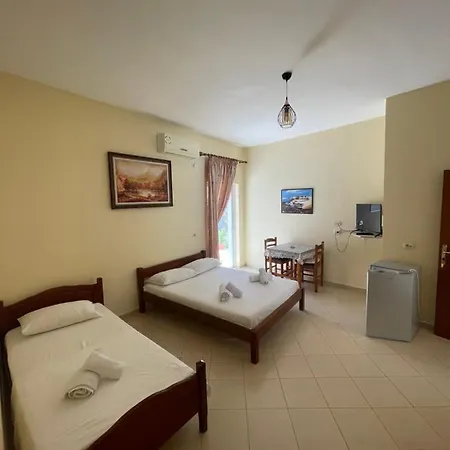 ゲストハウス Kevi Sarandë